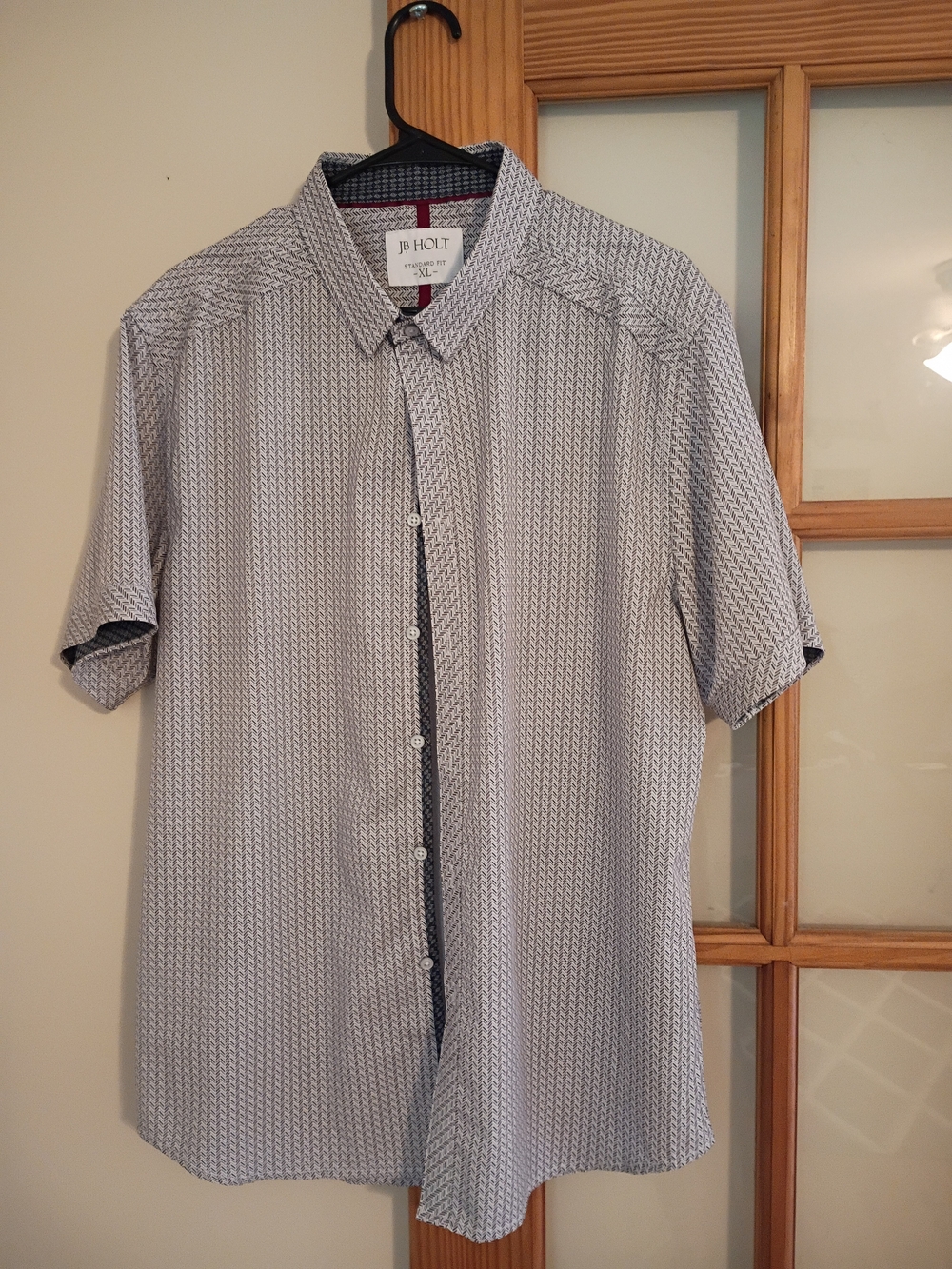 Short-Sleeve Casual Button-Down Shirt in White and Navy